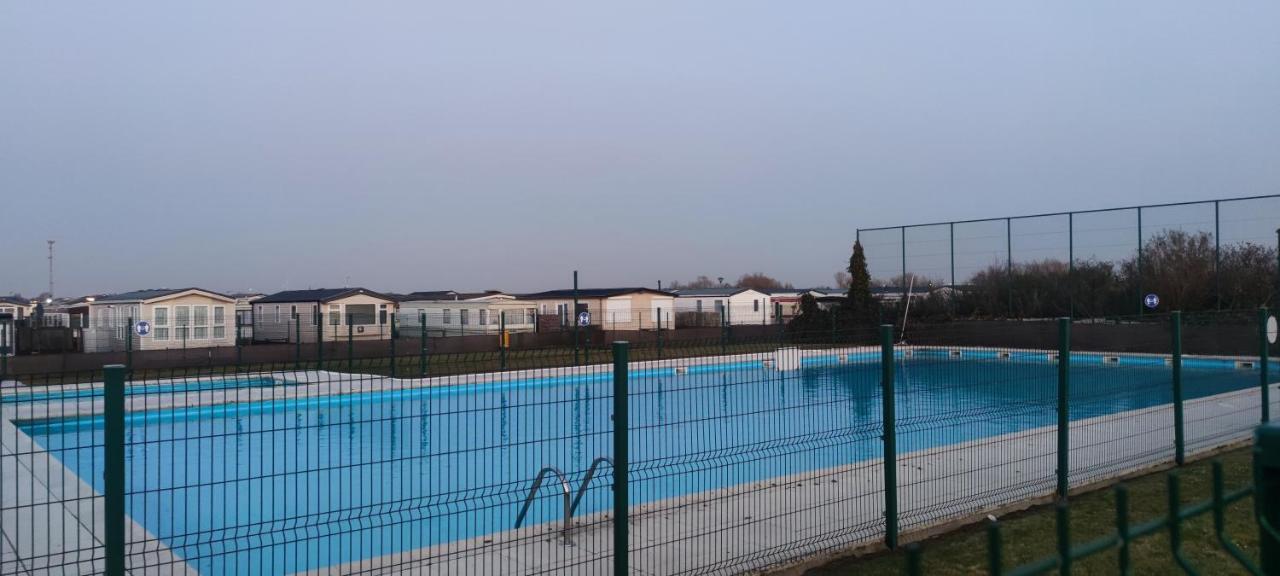 Przytulny Domek Holenderski Z Podgrzewanym Odkrytym Basenem Do Dyspozycji Gosci De Haan Εξωτερικό φωτογραφία