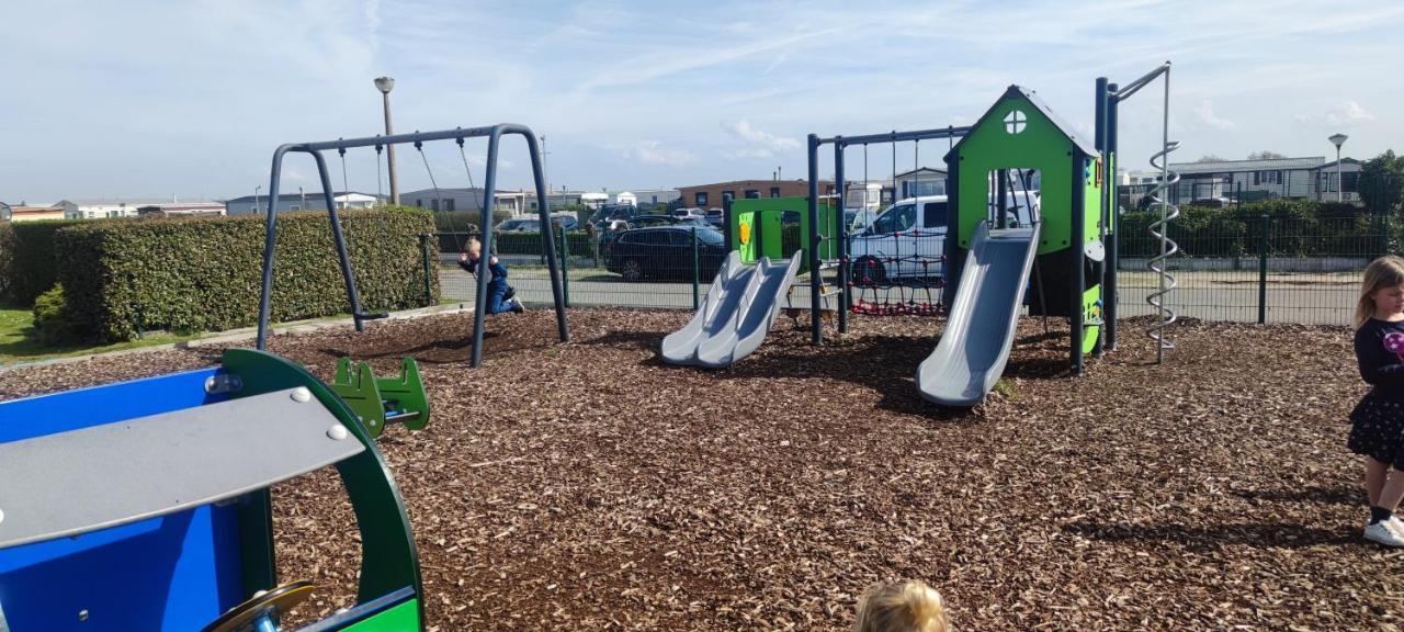 Przytulny Domek Holenderski Z Podgrzewanym Odkrytym Basenem Do Dyspozycji Gosci De Haan Εξωτερικό φωτογραφία